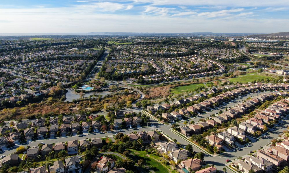 Firmy dostarczają wieloraki dobór pokryć dachowych, wytworzonych z różnorodnych półproduktów o doskonałych cechach.