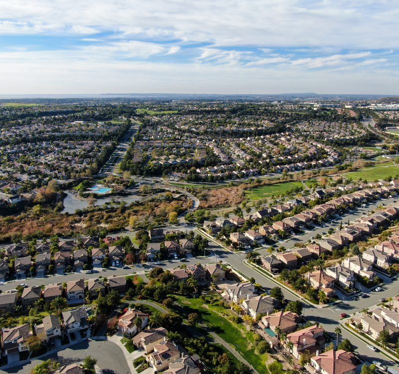 Firmy dostarczają wieloraki dobór pokryć dachowych, wytworzonych z różnorodnych półproduktów o doskonałych cechach.